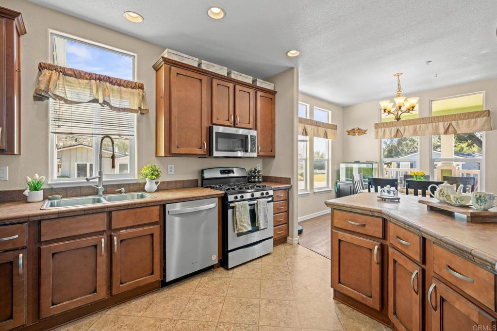 2239 Black Canyon Road