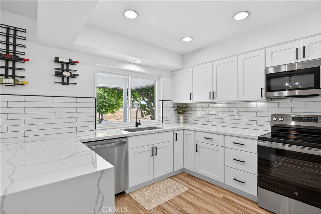 27800 Grosse Point
