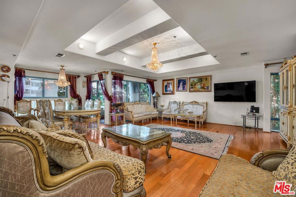 Photo of 10336 Wilshire Boulevard #201, Los Angeles, CA 90024 (MLS # 26632087)