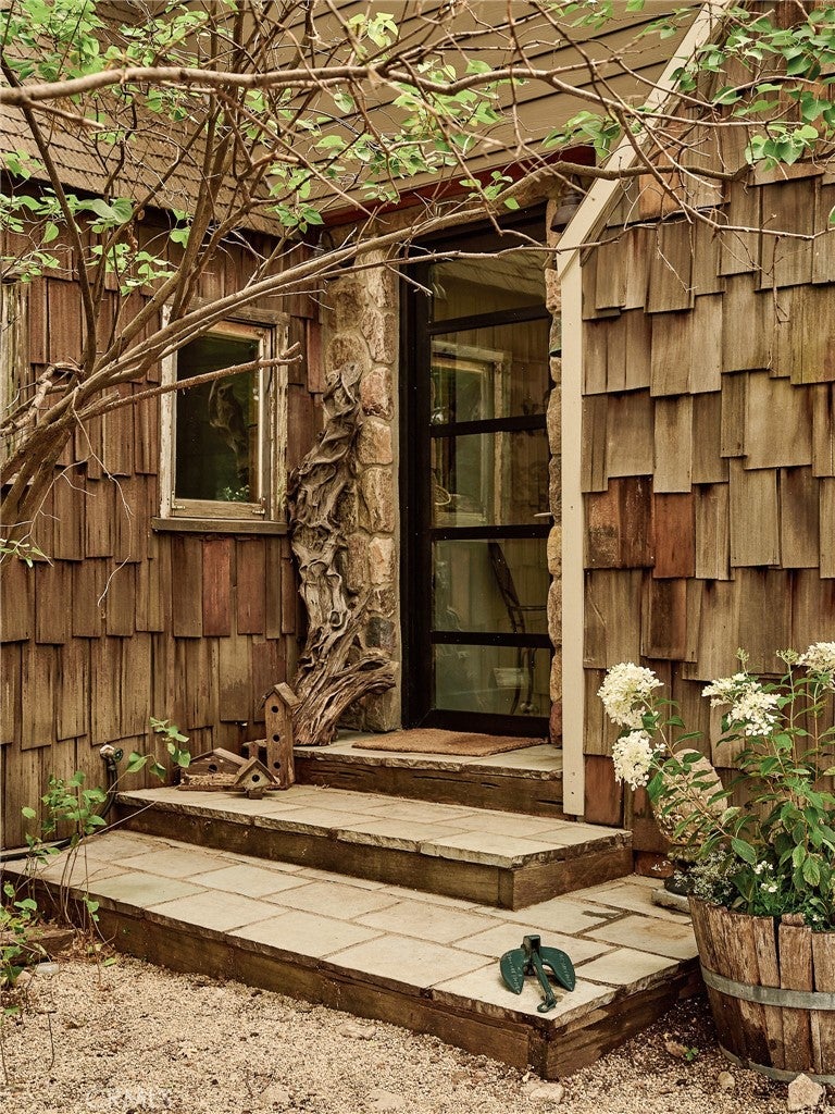 255 Hemlock
