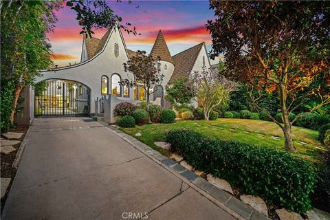 Photo of 1630 Warnall, Los Angeles, CA 90024 (MLS # SR26022830)