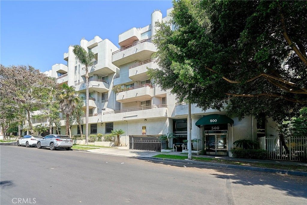 Photo of 500 S Berendo St #104, Los Angeles, CA 90020 (MLS # GD26080534)
