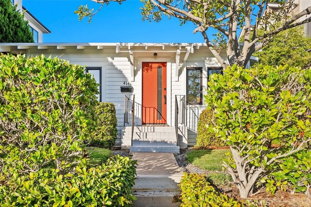 Photo of 414 Cypress Dr, Laguna Beach, CA 92651 (MLS # OC25267907)