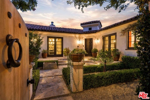 Photo of 465 Westmount Drive, West Hollywood, CA 90048 (MLS # 26989157)