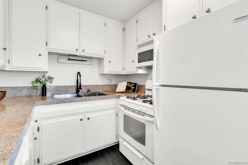 4020 Mississippi St 7