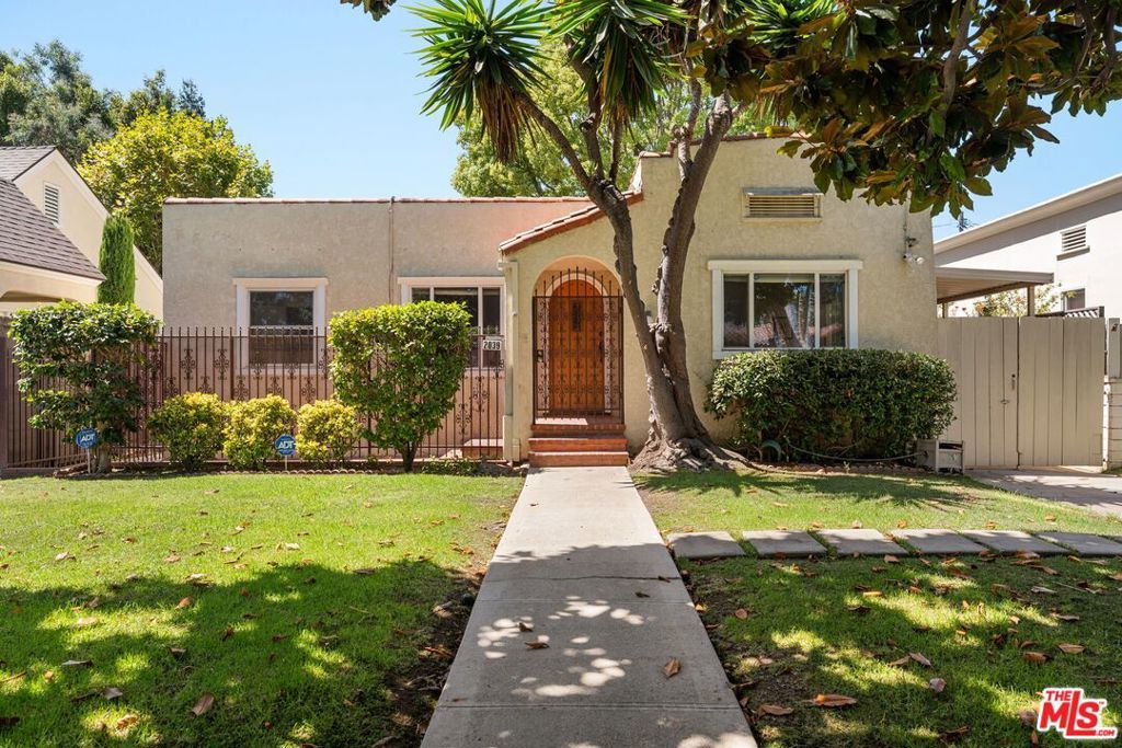 Photo of 2039 Kelton Avenue, Los Angeles, CA 90025 (MLS # 25586847)