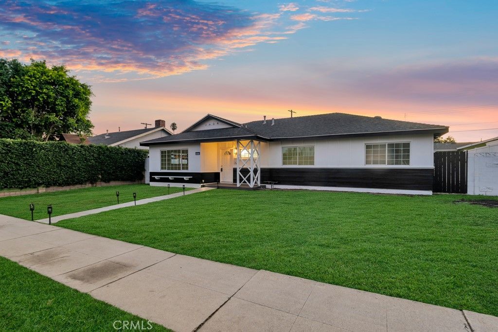 Photo of 8547 Tampa Avenue, Northridge, CA 91324 (MLS # SR25195351)