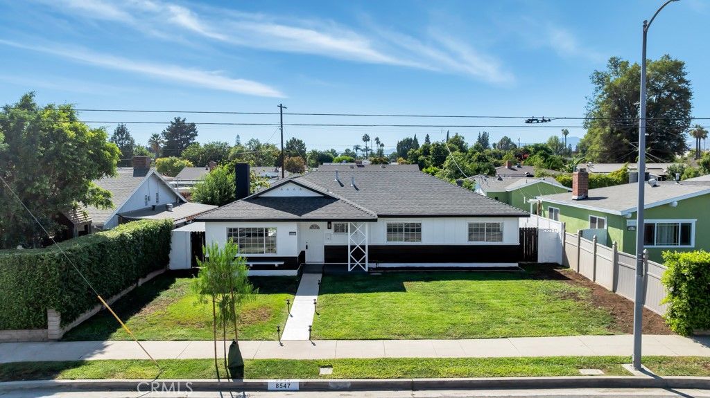 Photo of 8547 Tampa Avenue, Northridge, CA 91324 (MLS # SR25195351)