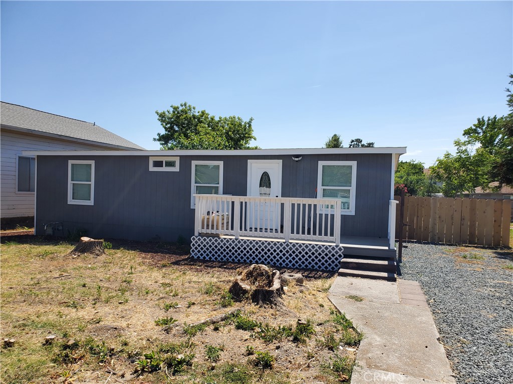 Welcome to your charming new home in the quiet town of Biggs, CA! This beautifully updated 2-bedroom, 1-bath residence is move-in ready, featuring brand-new flooring, fresh paint, modern fixtures, sleek granite countertops, and updated appliances throughout. Everything feels fresh and new!
Situated on a spacious lot, this property offers plenty of potential—including the possibility of adding an ADU (Accessory Dwelling Unit). Conveniently located just off Hwy 99, you're minutes from Gridley, Oroville, local shopping, and recreational activities.
Whether you're a first-time buyer or looking for an investment opportunity, this home is a must-see. Seller may carry with the right terms—reach out today for more details!