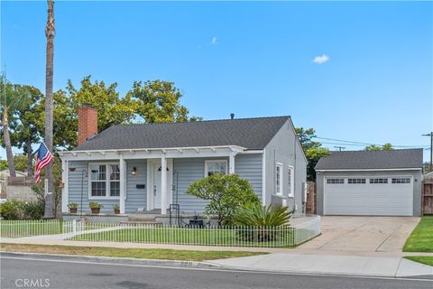 Photo of 320 E 44th WAY, Long Beach, CA 90807 (MLS # OC26101738)