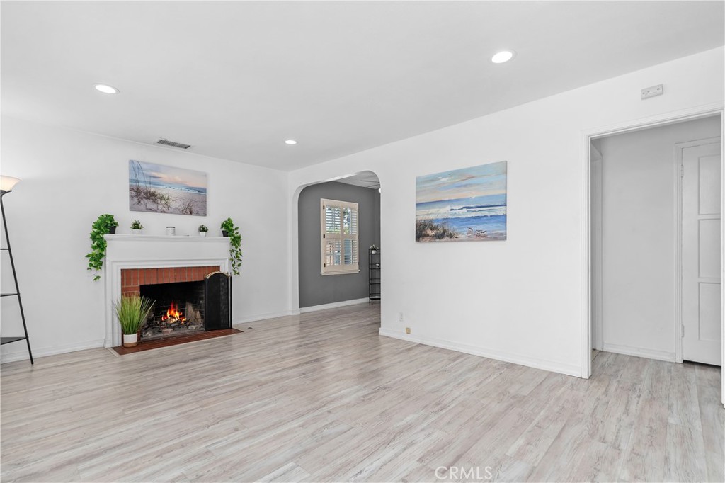 320 E 44th