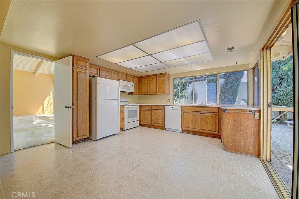 24186 Elrond Lane, Lake Forest CA 92630 - Photo 11