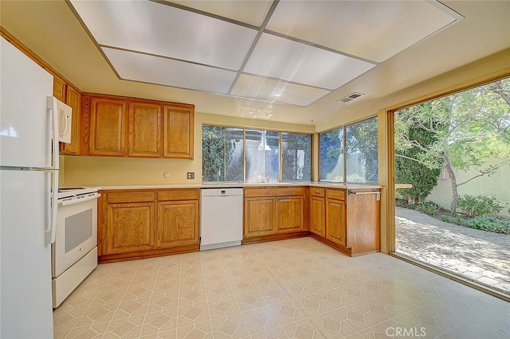 24186 Elrond Lane, Lake Forest CA 92630 - Photo 12