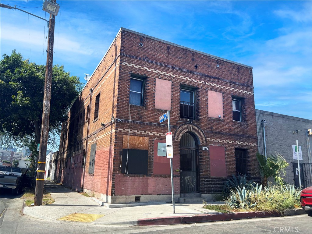 745 Stanford Avenue presents an opportunity to acquire a 9-unit multifamily property located in the heart of Downtown Los Angeles. The property features an excellent unit mix consisting of (2) 2-bedroom/1-bath units and (7) 1-bedroom/1-bath units, catering to a wide range of renter demand in this highly competitive rental market.
The property offers investors a rare chance to immediately implement a value-add strategy through unit renovations and repositioning. The combination of substantial rental upside and strong long-term demand in Downtown Los Angeles creates a compelling investment opportunity.