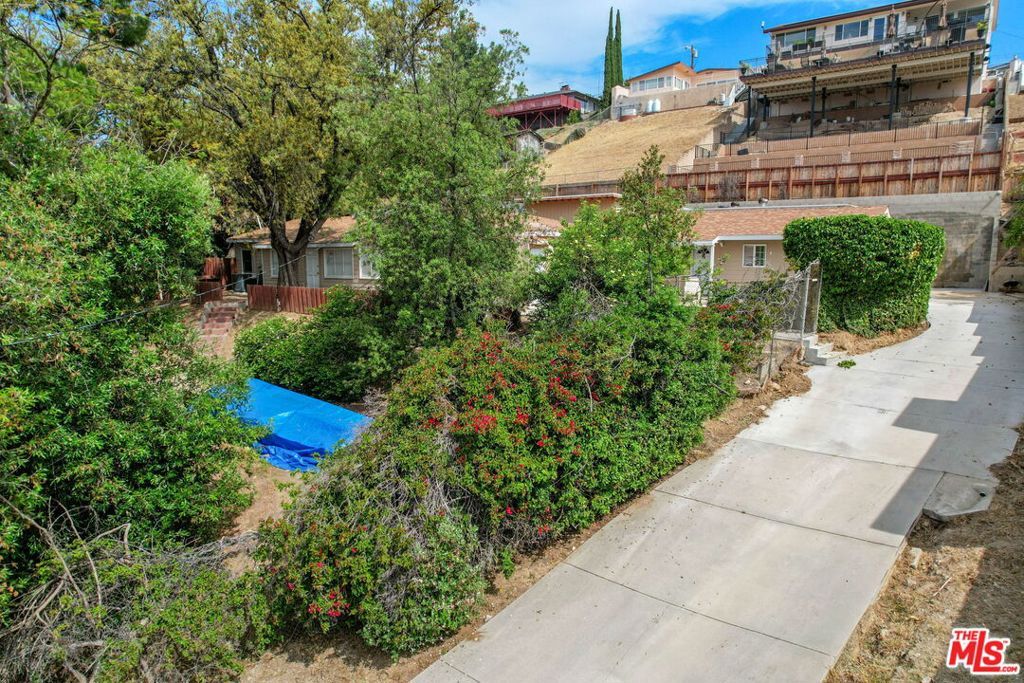 Photo of 17823 Rinaldi Street, Granada Hills, CA 91344 (MLS # 25564243)