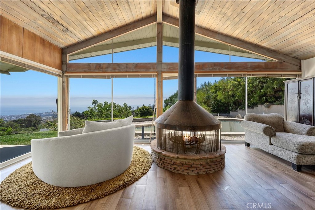 3111 Deluna Drive