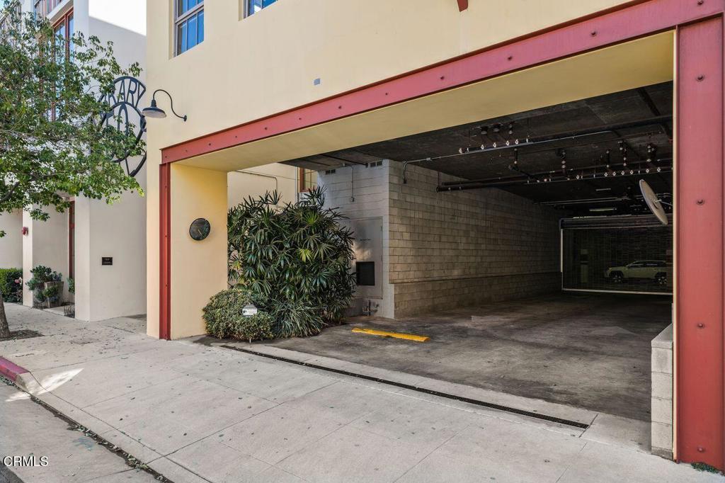 50 W Dayton Street 209