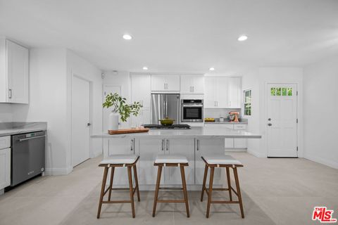 Photo of 2206 Outpost Drive, Los Angeles, CA 90068 (MLS # 26633489)