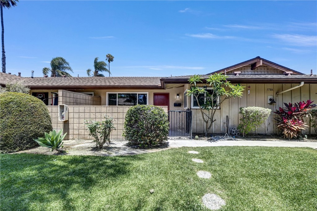 1784 E Commonwealth