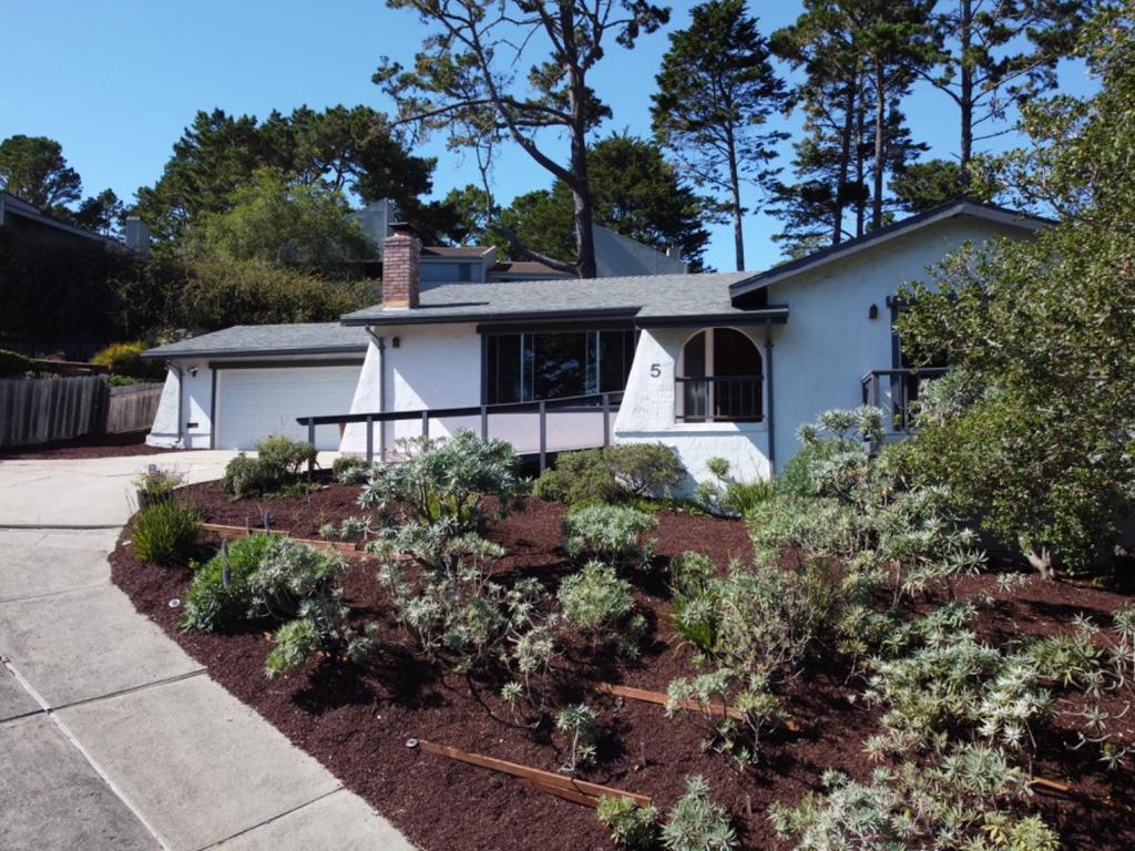 Please take a good look at this Skyline Forest home at the end of a cul-de-sac offering spectacular privacy. In the same family for the last 50 years, this home is now available for sale. It is on one level with no stairs and generous sized rooms. The comfortable 11,000 sq. ft. parcel offers plenty of light with mature landscaping and even room for gardening. This home is in move-in condition with many new appliances. The garage offers room for those extra items. As an added bonus, 5 Stratford Place is well located close to shopping in Monterey and nearby Pacific Grove. Take a closer look at the possibilities.