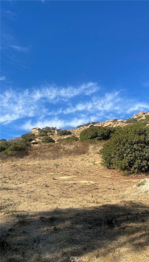Photo of 0 NOTREDAME, Chatsworth, CA 91311 (MLS # SR25120358)