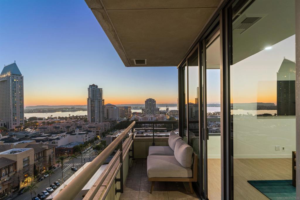 700 Front St 1102