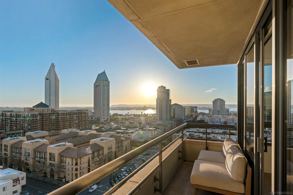 700 Front St 1102