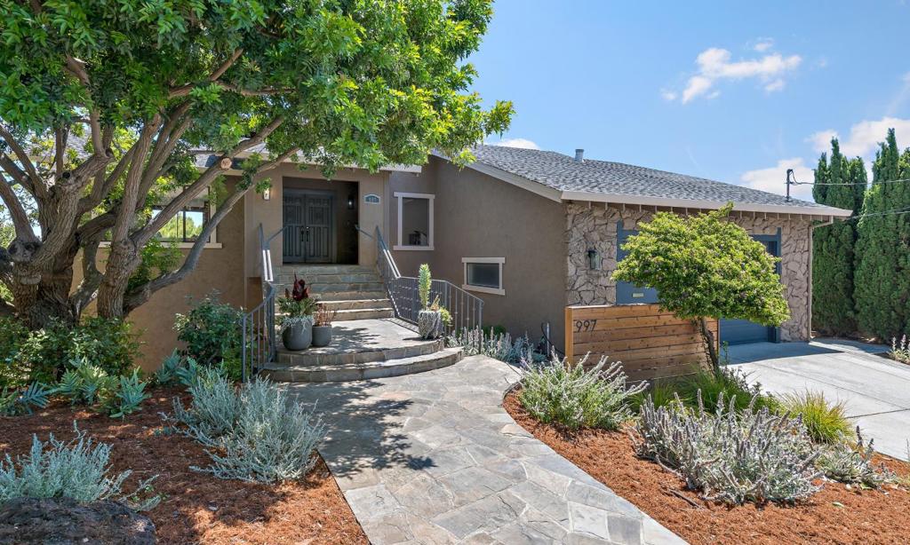 997 Crestview Drive