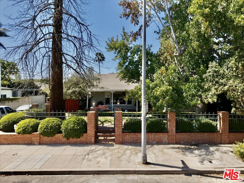 11359 Biona Drive, Los Angeles CA 90066
