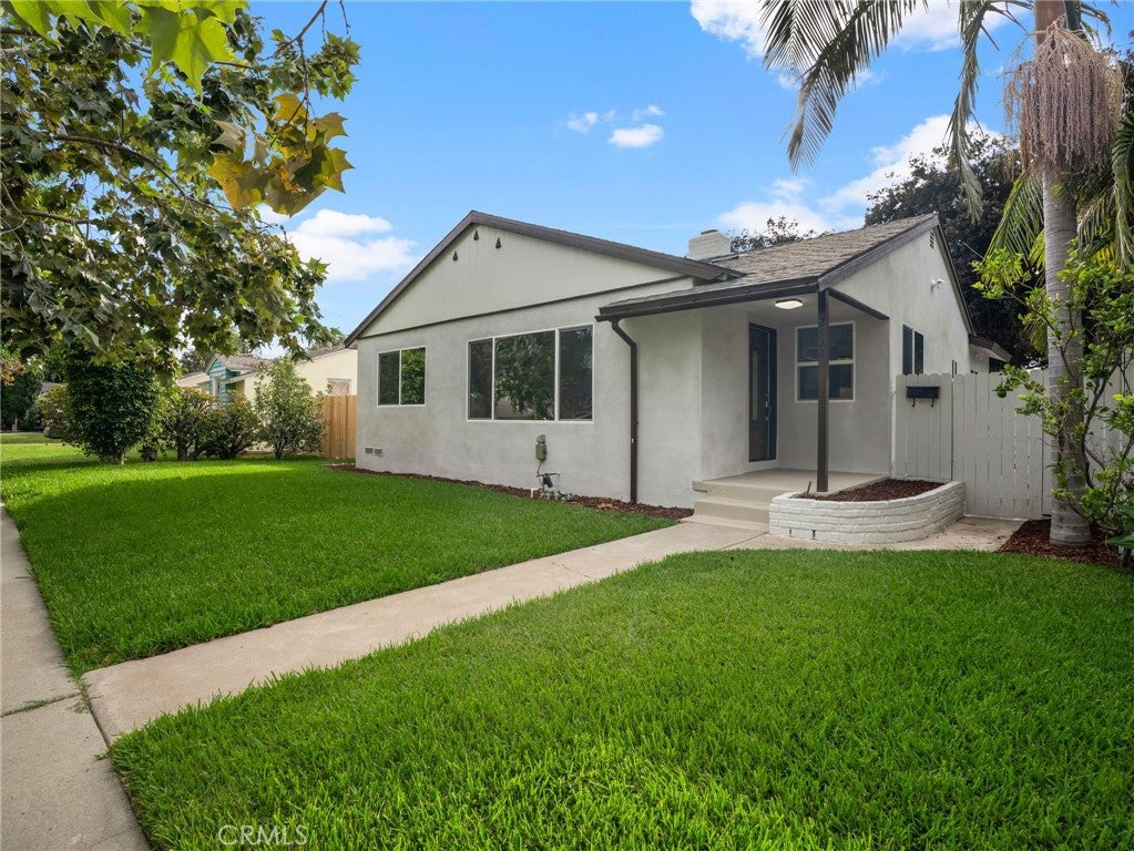 2422 N Forest