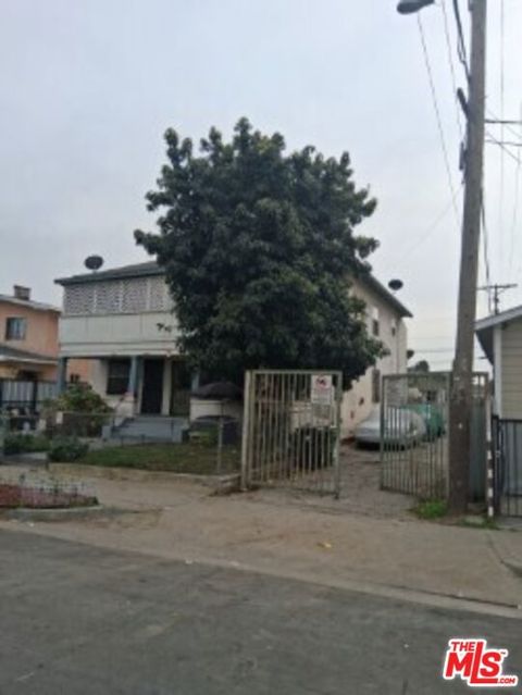 Photo of 622 E 50th Street, Los Angeles, CA 90011 (MLS # 26649811)