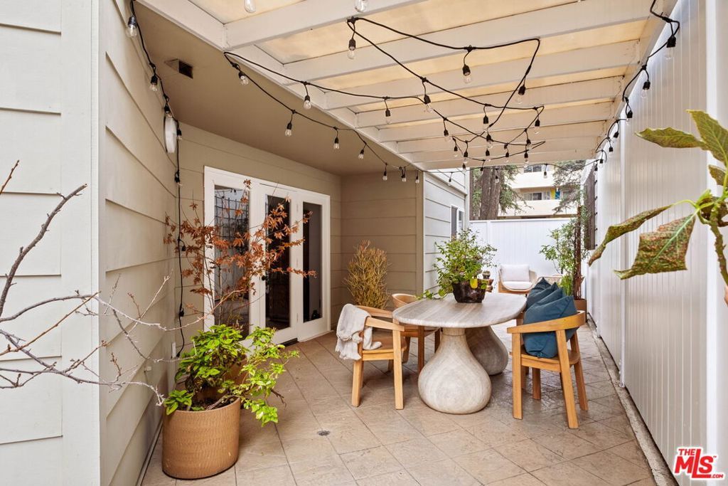 Photo of 1014 9th Street #1, Santa Monica, CA 90403 (MLS # 25625375)
