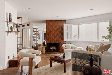 Photo of 1014 9th Street #1, Santa Monica, CA 90403 (MLS # 25625375)