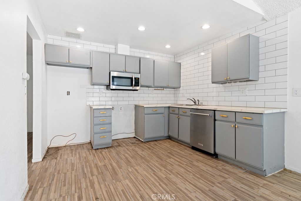 2235 W Avenue K14
