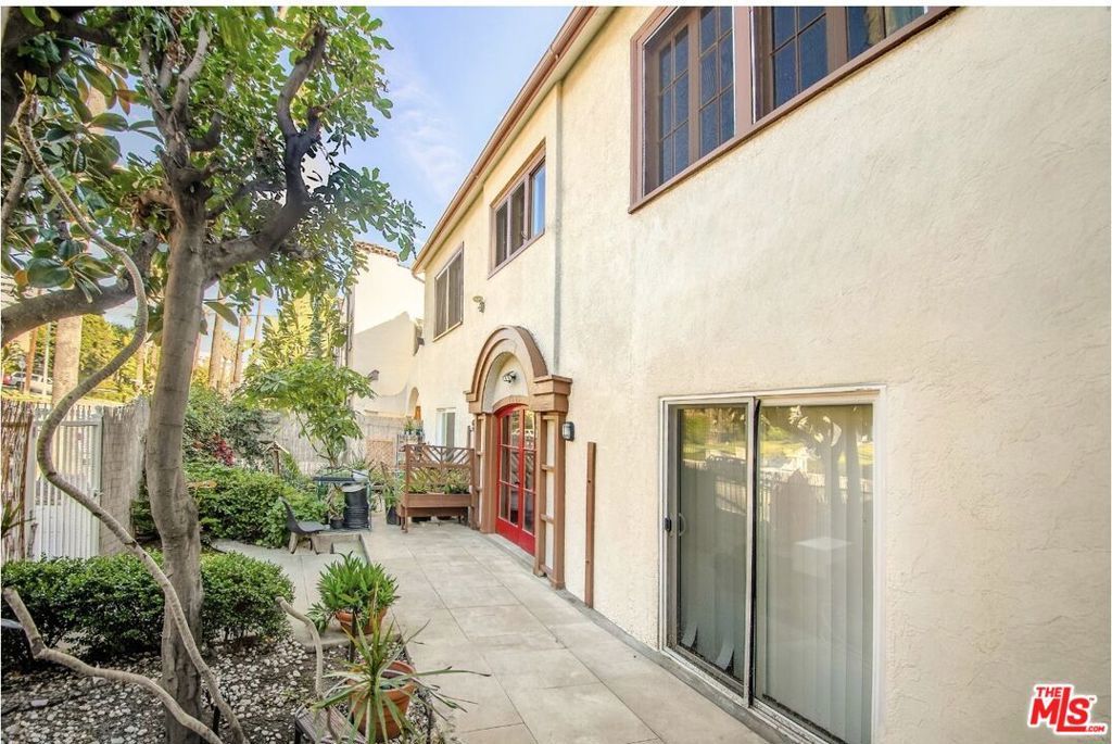 Photo of 7360 Hollywood Boulevard, Los Angeles, CA 90046 (MLS # 26657643)