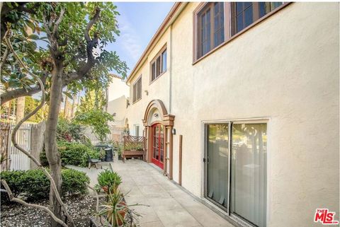 Photo of 7360 Hollywood Boulevard, Los Angeles, CA 90046 (MLS # 26657643)