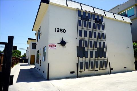 Photo of 1250 Gordon Street, Los Angeles, CA 90038 (MLS # SR25125513)