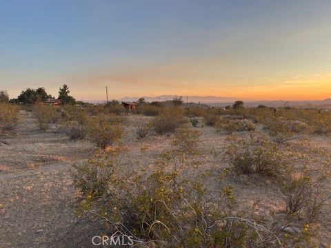 Photo of 20 Old Mine, Apple Valley, CA 92307 (MLS # HD25242535)