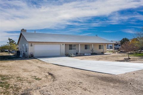 Photo of 3619 Lexington Ave, Yucca Valley, CA 92284 (MLS # JT26016755)