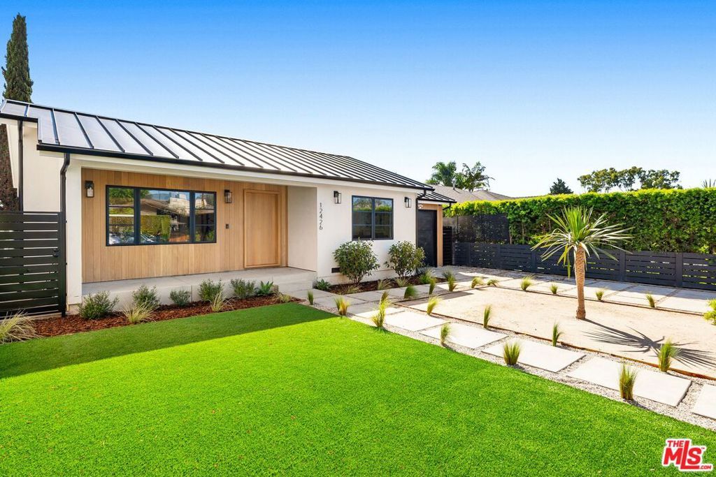 Photo of 12426 Woodgreen Street, Los Angeles, CA 90066 (MLS # 26650909)