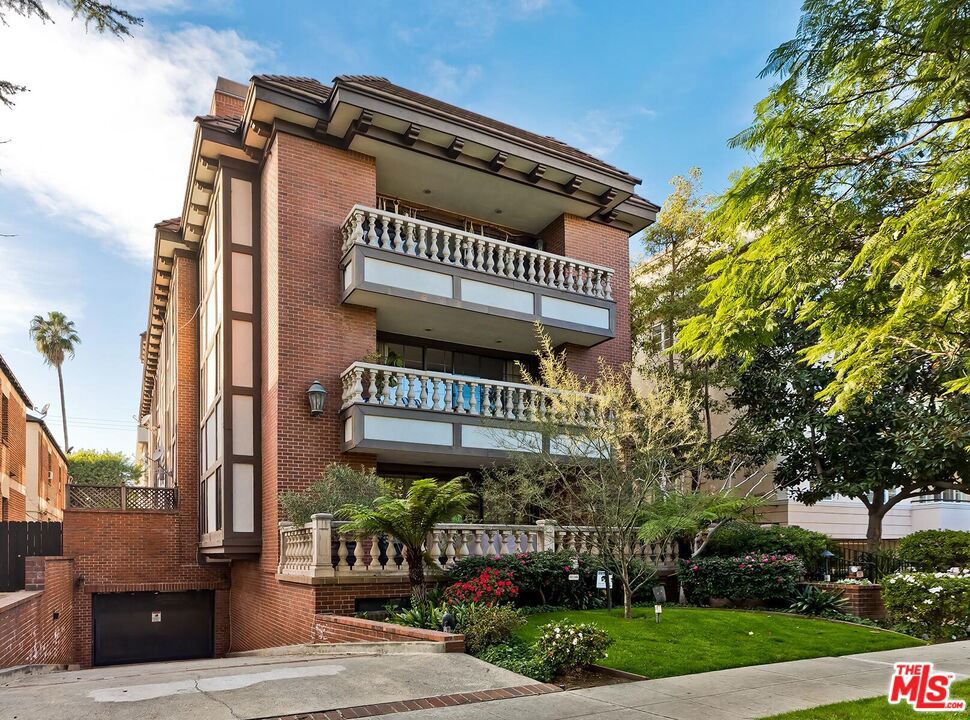 403 N Palm Drive 3