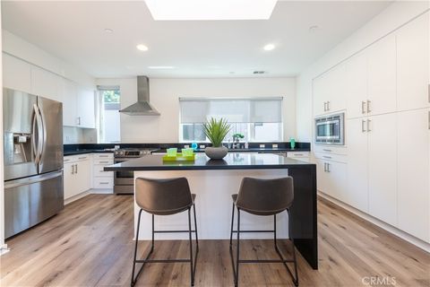 Photo of 2926 Rowena Avenue #4, Los Angeles, CA 90039 (MLS # SR26134824)