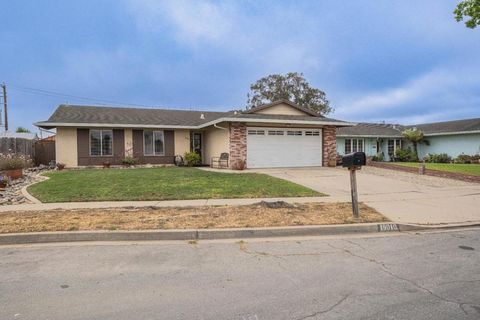 Photo of 54 Katherine Avenue, Salinas, CA 93901 (MLS # ML82044640)