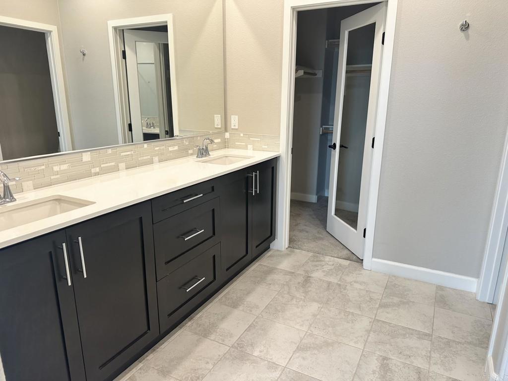 1144 Delpy View