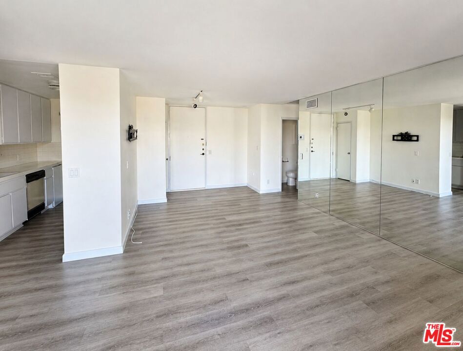 100 S Doheny Drive 815