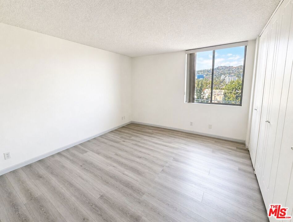 100 S Doheny Drive 815