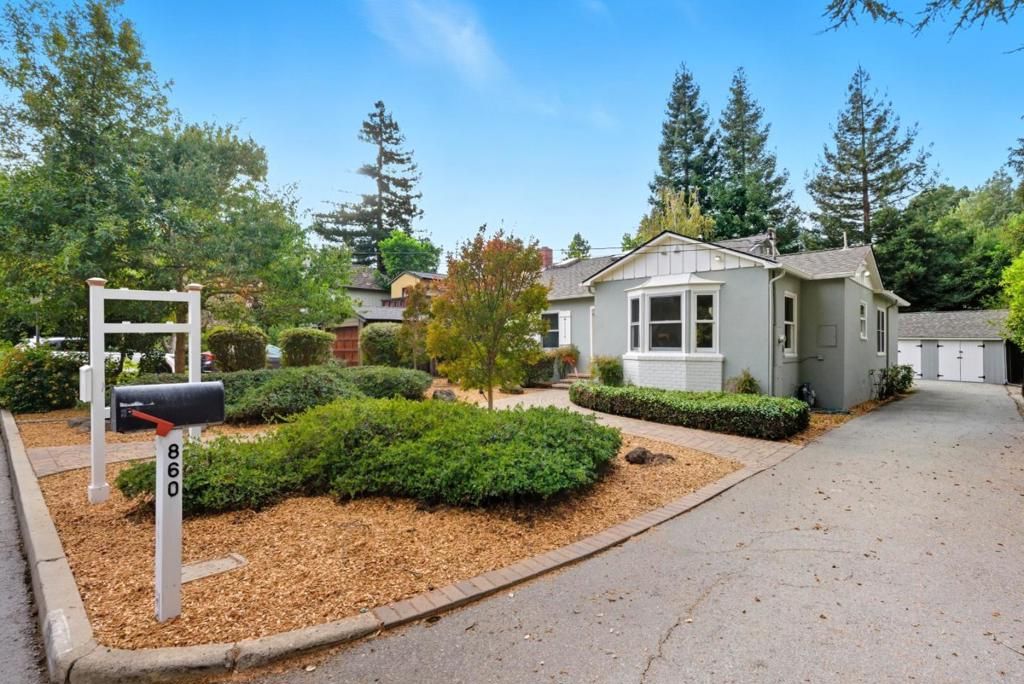 Photo of 860 Harvard Avenue, Menlo Park, CA 94025 (MLS # ML82025161)