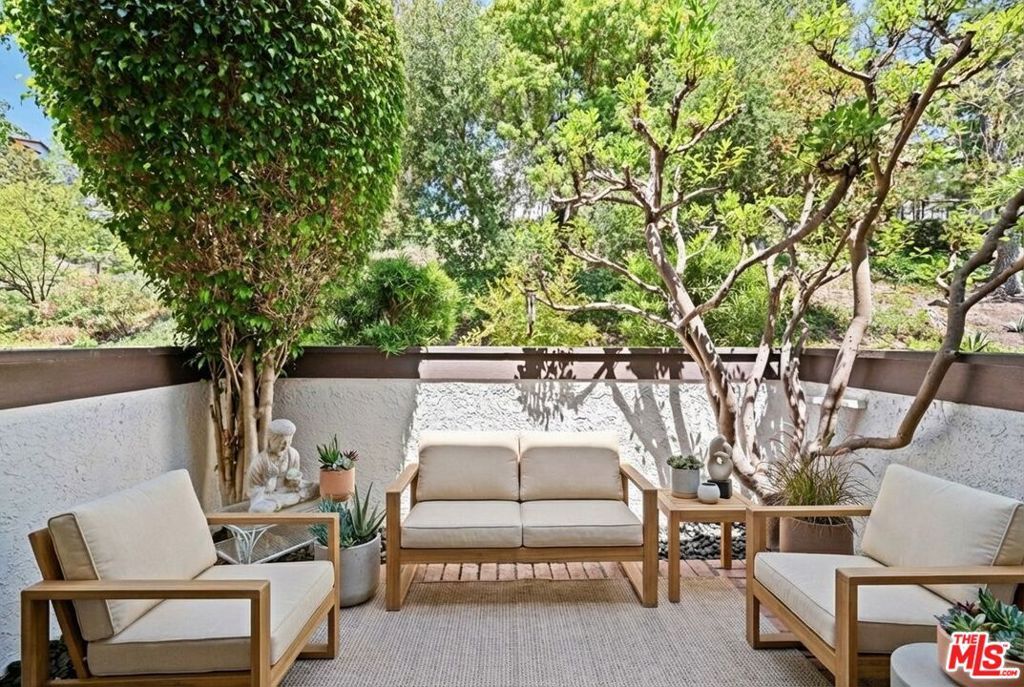 Photo of 1622 Palisades Drive, Pacific Palisades, CA 90272 (MLS # 26636063)