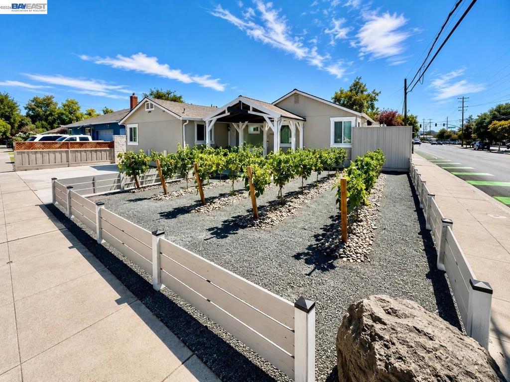 1205 Marguerite St