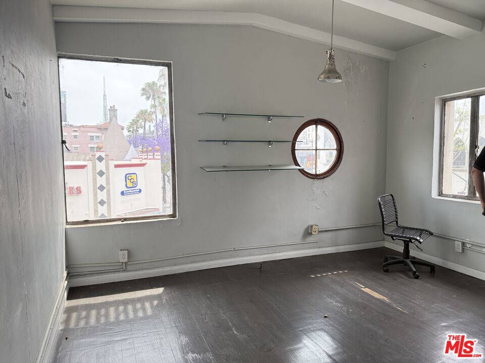 6601 W Hollywood Boulevard
